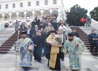 Γενική διαπίστωση: Στο στόχαστρο ο Μητροπολίτης Σύρου