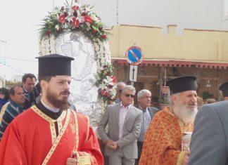 Πλήθος κόσμου στη λιτάνευση της Ιεράς Εικόνας της Αναστάσεως και της Τιμίας Κάρας του Αγίου Παντελεήμονα