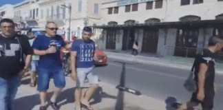 Ζωντανά η πορεία διαμαρτυρίας εργαζομένων του Νεωρίου στην Επιθεώρηση Εργασίας