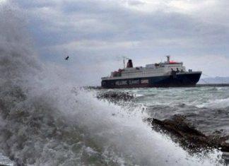Ισχυροί άνεμοι -Απαγορευτικό απόπλου και κλειστά σχολεία στις Κυκλάδες
