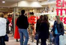 Ο νέος χάρτης της καταναλωτικής συμπεριφοράς – Τι επιλέγουν οι Ελληνες στις εκπτώσεις και τις διακοπές τους