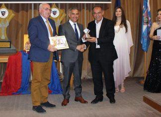 Βράβευση σε θολά νερά