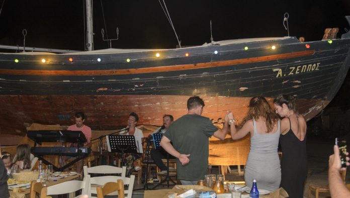 Tarsanas-Taverna-Syros-52