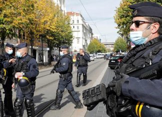 Δεύτερη επίθεση σε δύο ώρες στη Γαλλία – Νεκρός ο άνδρας που αποπειράθηκε να σκοτώσει αστυνομικούς