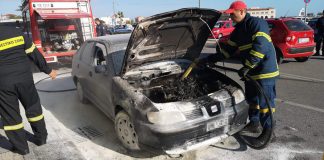 Στις φλόγες ΙΧ στο λιμάνι της Ερμούπολης