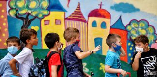 Σχολεία: Έτσι θ’ ανοίξουν – Πώς και πότε θα γίνει ο εμβολιασμός των εκπαιδευτικών