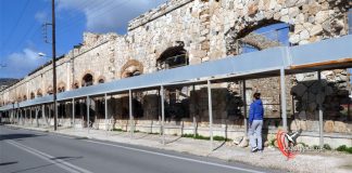 Εξακολουθούν να πέφτουν…