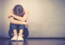 Απογοητευμένοι οι νέοι στην Ελλάδα – Ακρίβεια, ψυχική επιβάρυνση, πρόβλημα με τους θεσμούς