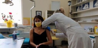 Ανάρπαστα τα εμβόλια από τους 30άρηδες