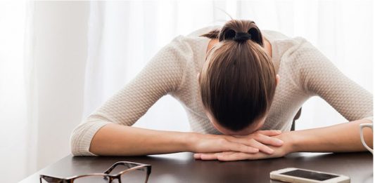 Η παγίδα του burnout: Γιατί οι καλύτεροι εργαζόμενοι «καίγονται» πρώτοι