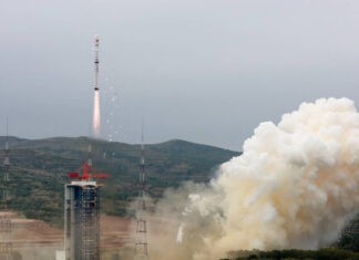 Ανησυχία για εκτός ελέγχου κινεζικό πύραυλο που κατευθύνεται στη Γη