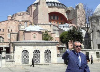 Αγία Σοφία: Σε άθλια κατάσταση μετά τη μετατροπή της σε τζαμί