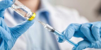 Χατζηδάκης: Πάνω από τους μισούς εργαζόμενους σε δομές υγείας είναι ανεμβολίαστοι