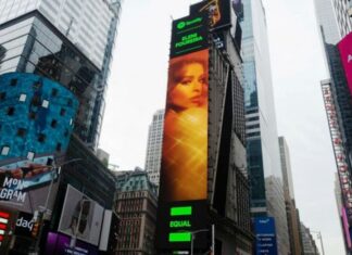 Γιγάντιο μπάνερ με την Ελένη Φουρέιρα στην Times Square της Νέας Υόρκης (ΦΩΤΟ)