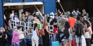 Αυξημένη κίνηση για το τριήμερο του Αγίου Πνεύματος