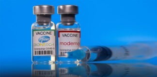 Pfizer – Moderna: Οι ήπιες και οι σοβαρές παρενέργειες των δύο εμβολίων