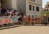 Ξέσπασαν κατά του ιερέα που κατηγορείται για βιασμό (VIDEO)
