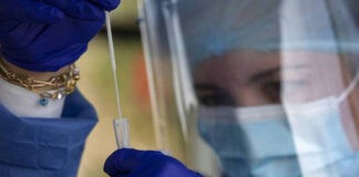 AstraZeneca και Johnson & Johnson «δοκιμάζουν αλλαγές» για να μειώσουν τον κίνδυνο θρόμβων