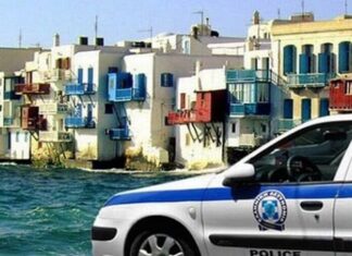 Χειροπέδες σε συμμορία που είχε πλημμυρήσει τη Μύκονο με «μαϊμού» Prada, Gucci και Louis Vuitton