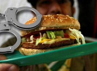 Αδιανόητο!: Τους συνέλαβαν γιατί αρνήθηκαν να τους δώσουν δωρεάν χάμπουργκερ