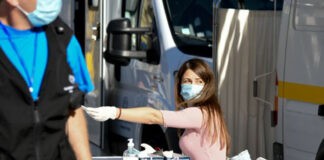 «Κορονο-χαράτσι» 20 ευρώ για τους ανεμβολίαστους