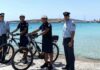 Κουφονήσια: Εκεί που οι αστυνομικοί οδηγούν ηλεκτρικά ποδήλατα