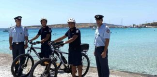 Κουφονήσια: Εκεί που οι αστυνομικοί οδηγούν ηλεκτρικά ποδήλατα