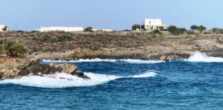 Σύρος: Απεγκλωβισμός γυναίκας από βραχώδη περιοχή στο Μέγα Γιαλό