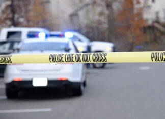 2χρονος βρήκε πιστόλι στο σακίδιο θείου του, αυτοπυροβολήθηκε και σκοτώθηκε