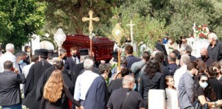 Στην κρητική γη αναπαύεται ο Μίκης Θεοδωράκης
