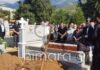 Πύρρος Δήμας: Σε κλίμα οδύνης η κηδεία της μητέρας του στη Χιμάρα