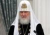 Γλίστρησε και έπεσε σε Θεία Λειτουργία ο πατριάρχης Μόσχας Κύριλλος (VIDEO)