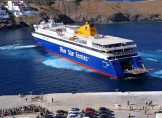 Εντυπωσιακή μανούβρα του Blue Star Naxos στην Αστυπάλαια – Μαζική άφιξη τουριστών (video)