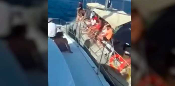 skafos milos mast
