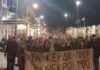 Δεύτερη συνεχόμενη μέρα η Ερμούπολη πένθησε σιωπηρά τα αδικοχαμένα θύματα στα Τέμπη