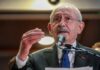 Ο Κιλιτσντάρογλου αποκαλεί «απατεώνα» τον Ερντογάν -Υποβάλει μηνύσεις για βίντεο προπαγάνδας