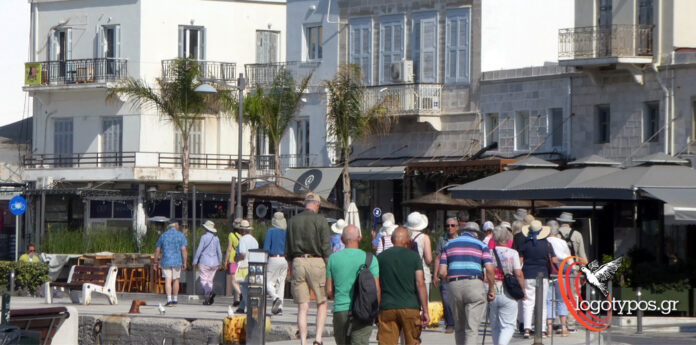 allodapoi touristes syros mast