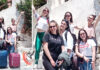 Τα κορίτσια ξενυχτάνε/ μόνα ή δυό/ ωω ωω