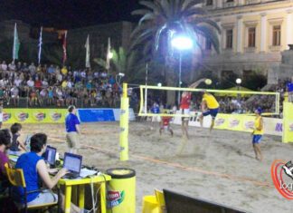 Beach volley στην πλατεία Μιαούλη (13 χρόνια πριν, 2013)