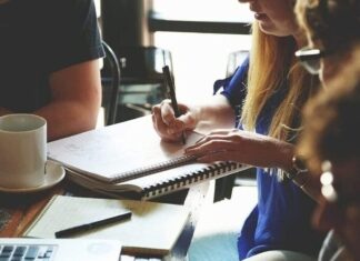 Έρευνα Randstad: Τι ωθεί τους εργαζόμενους να παραιτηθούν – Οι βασικοί λόγοι