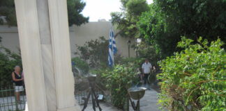 Εορτασμός της «Ημέρας Μνήμης των Εθνικών μας Ευεργετών» στη Σύρο (ΦΩΤΟ)