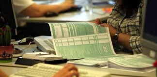 Ελεύθεροι επαγγελματίες: Τι φόρο θα πληρώνουν από το 2024