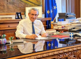 Ο Περιφερειάρχης Γιώργος Χατζημάρκος υπέγραψε την πρόσκληση προς τη ΕΕΤΑΑ για το σχολικό έτος 2026 – 2027, στο πλαίσιο του Προγράμματος «Νότιο Αιγαίο» 2021-2027