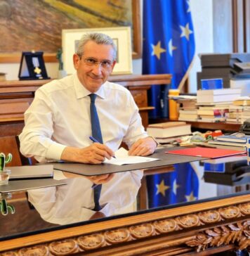 Ο Περιφερειάρχης Γιώργος Χατζημάρκος υπέγραψε την πρόσκληση προς τη ΕΕΤΑΑ για το σχολικό έτος 2026 – 2027, στο πλαίσιο του Προγράμματος «Νότιο Αιγαίο» 2021-2027