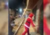 Ο «Άγιος Βασίλης» δεν είχε σάκο αλλά βαριοπούλα – Η στιγμή που κάνει «ντου» σε άντρο συμμορίας (Βίντεο)