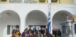 Πανελλαδική διαμαρτυρία των Αστυνομικών για τον τραυματισμό του συναδέλφου τους από ναυτική φωτοβολίδα | φωτογραφίες από τη διαμαρτυρία στη Σύρο
