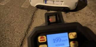 Συνέλαβαν άνδρα να τρέχει με 200 χλμ στην λεωφόρο Σχιστού ενώ το όριο είναι στα 50 χλμ