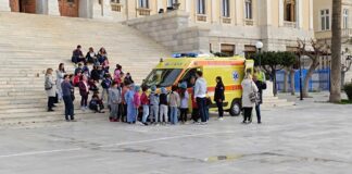 Εκπαίδευση από τους διασώστες του ΕΚΑΒ στα παιδιά του 1ου Δημοτικού Σχολείου (Φωτο)