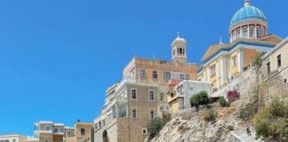Στην τρίτη θέση η Σύρος στις προτιμήσεις των Ελλήνων ταξιδιωτών σύμφωνα με το Ferryhopper