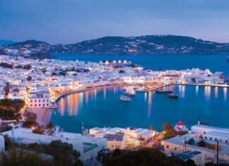 Αυτή η παραλία της Μυκόνου είναι πρώτη στη λίστα με τις 100 κορυφαίες του πλανήτη